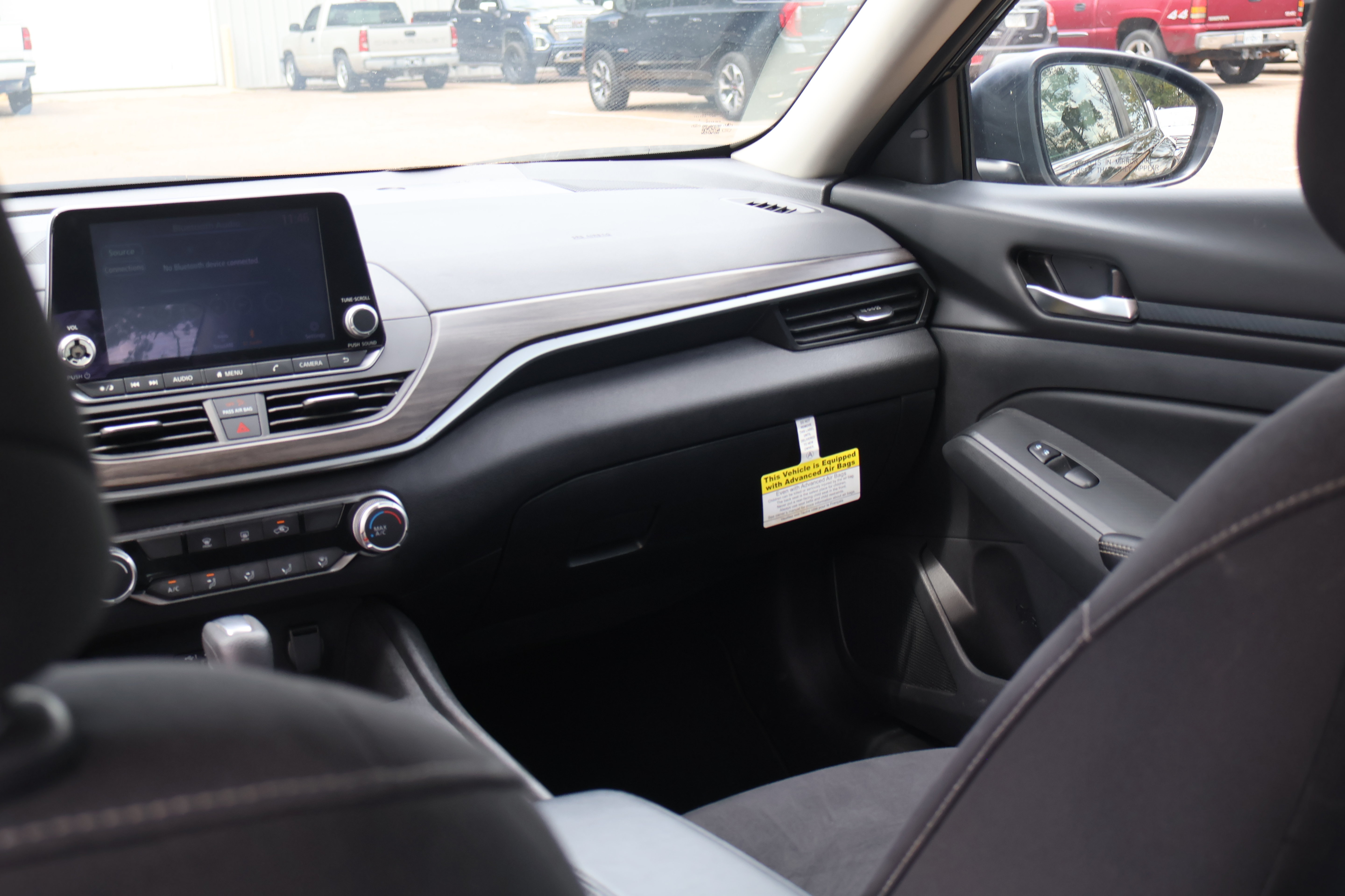 Used 2025 Nissan Altima 2.5 SV FWD image 9