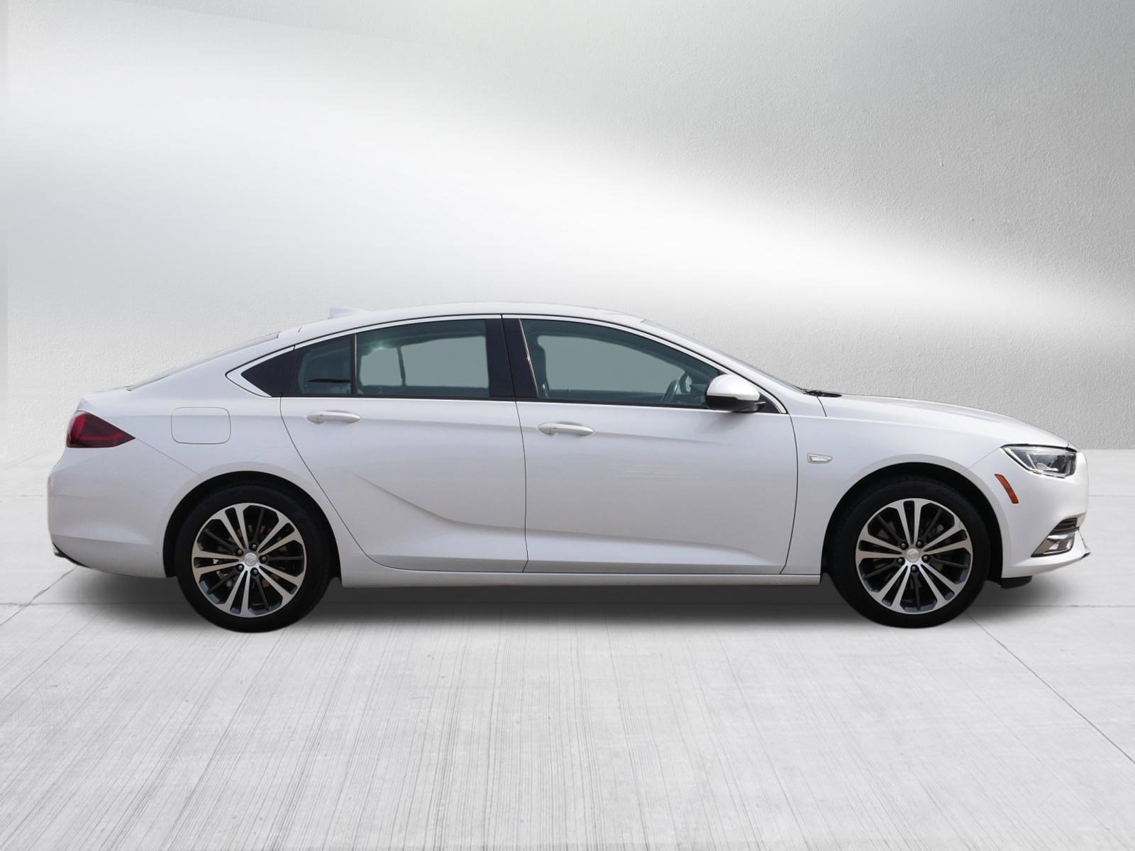 Used 2018 Buick Regal Essence w/ Driver Confidence Package #1 image 8