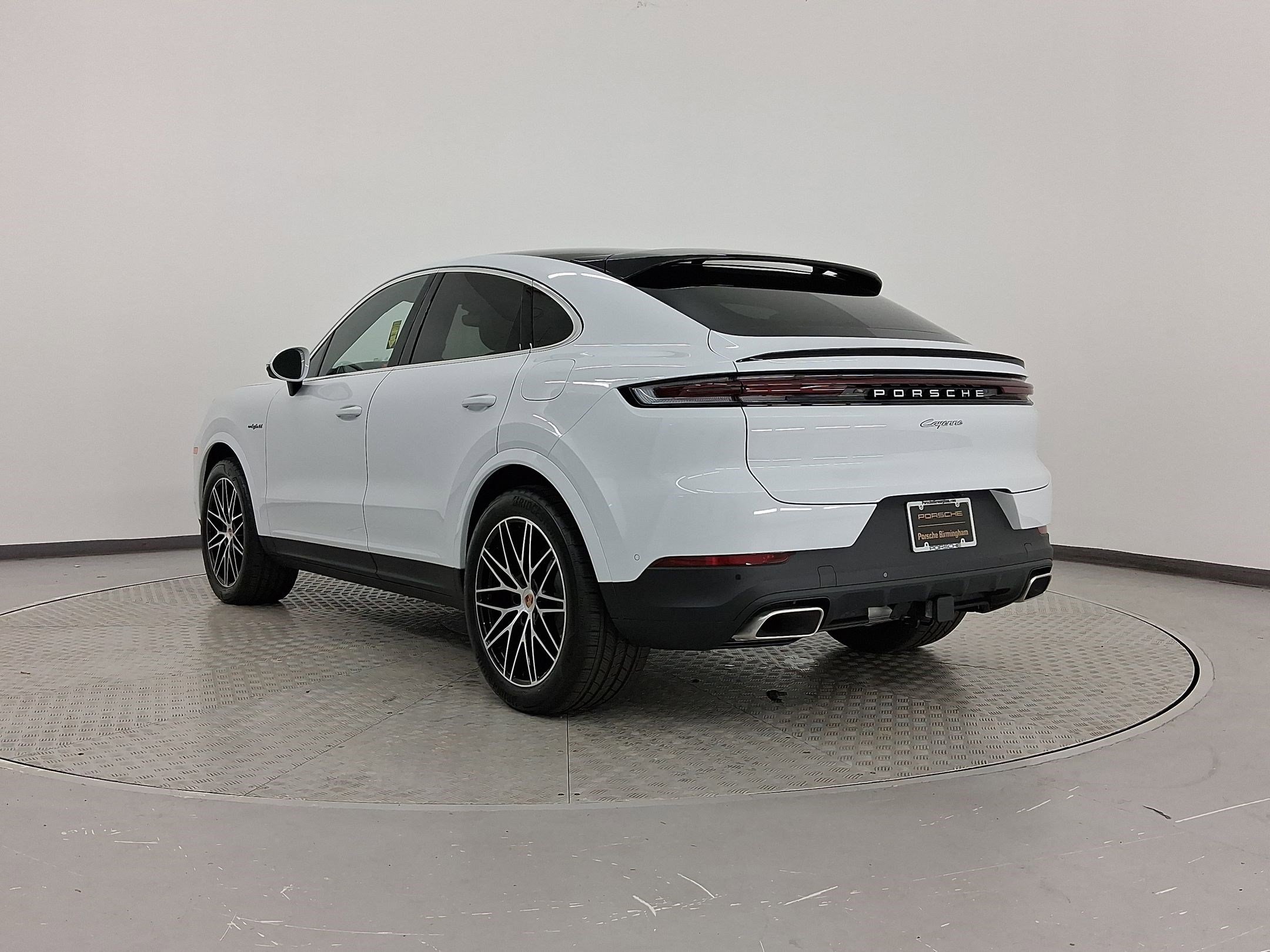 Used 2026 Porsche Cayenne E-Hybrid Coupe AWD/4WD image 3