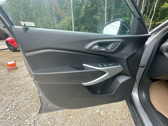 Used 2025 Chevrolet Trax RS w/ Driver Confidence Package FWD image 26