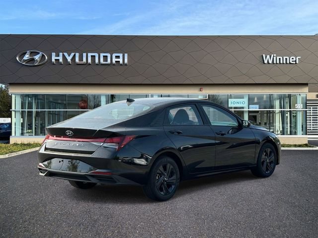 Certified 2023 Hyundai Elantra SEL w/ Preferred Accessory Package FWD image 4