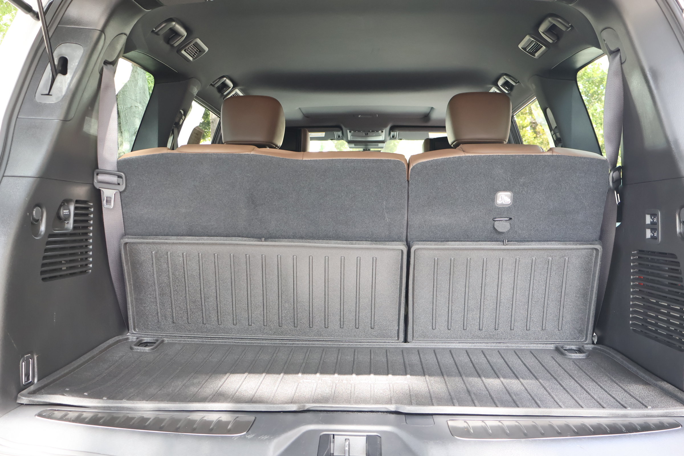 Used 2023 Nissan Armada Platinum w/ Captain's Chairs Package RWD image 22