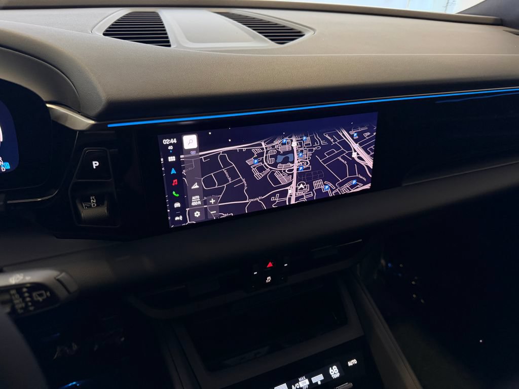 Certified 2025 Porsche Macan 4S Electric AWD/4WD image 21