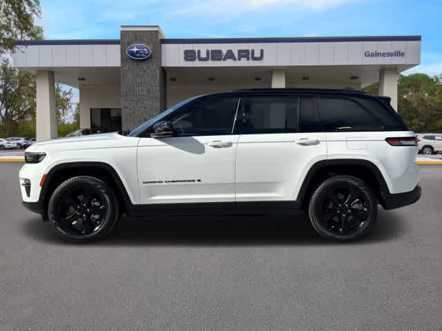 Used 2023 Jeep Grand Cherokee Limited w/ Luxury Tech Group II AWD/4WD image 3