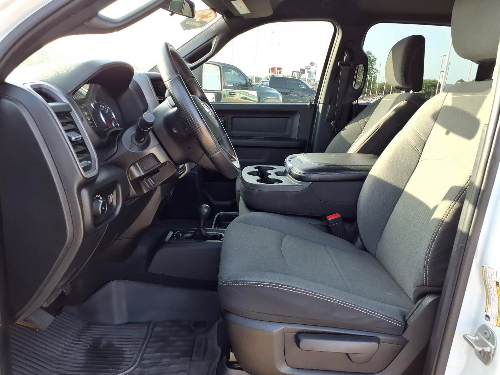 Used 2024 RAM 3500 Tradesman w/ Chrome Appearance Group AWD/4WD image 16