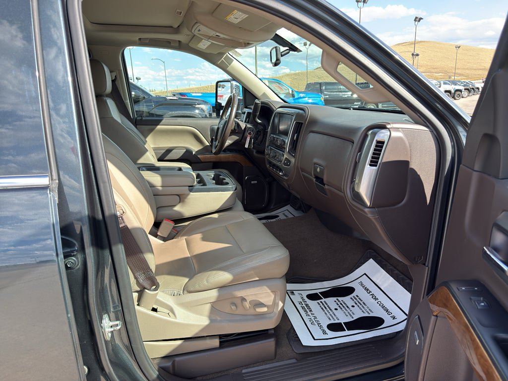 Used 2017 Chevrolet Silverado 1500 LTZ w/ LTZ Plus Package AWD/4WD image 10
