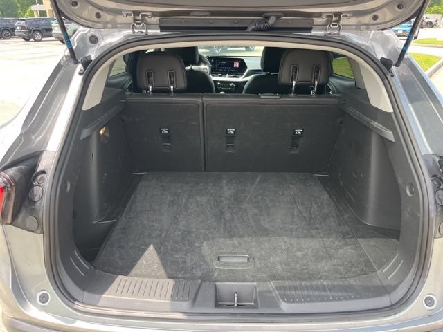 Used 2025 Chevrolet Trax LT w/ LT Convenience Package FWD image 6