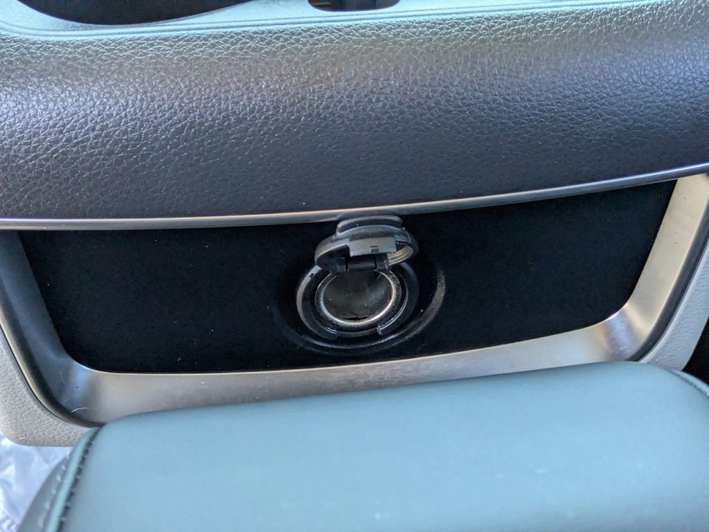 Used 2024 Kia Carnival LX FWD image 15