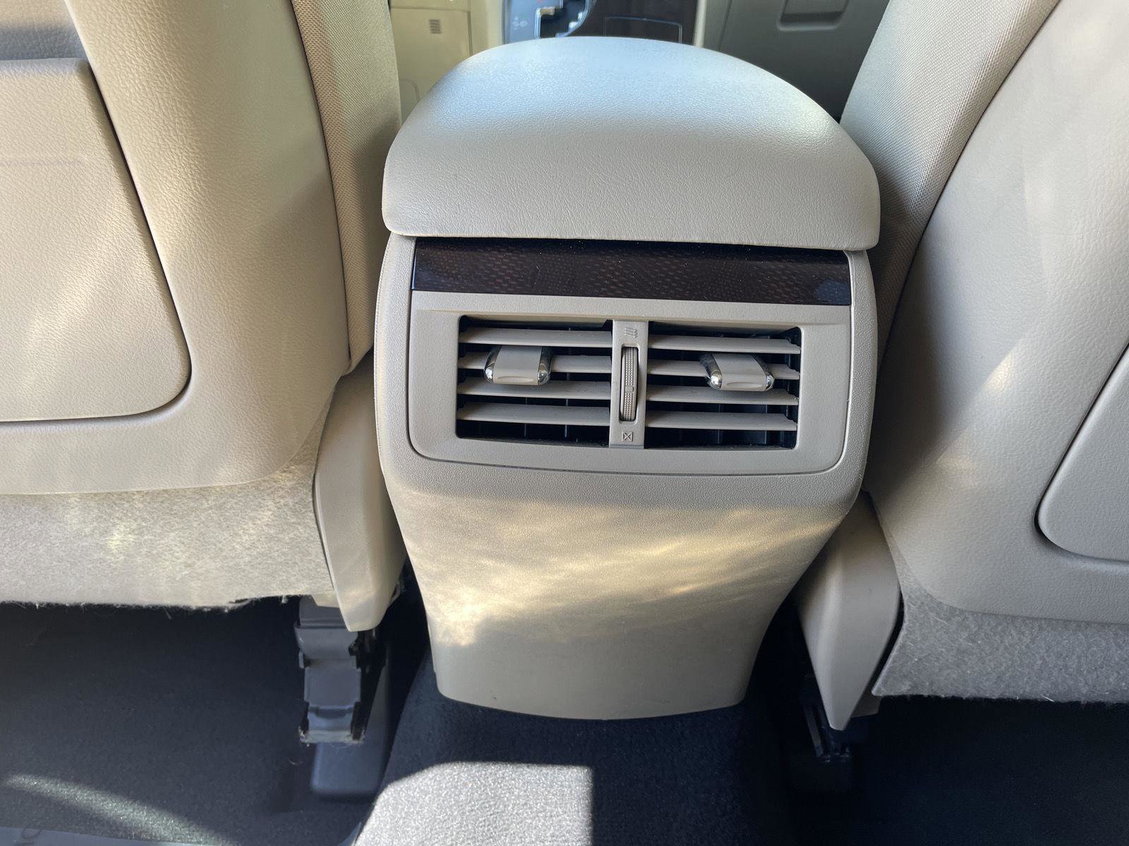 Used 2012 Toyota Venza LE FWD image 17