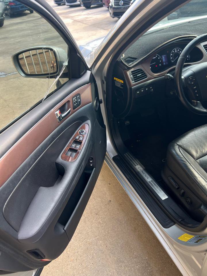 Used 2009 Hyundai Genesis 3.8 w/ Technology Pkg 4 RWD image 16
