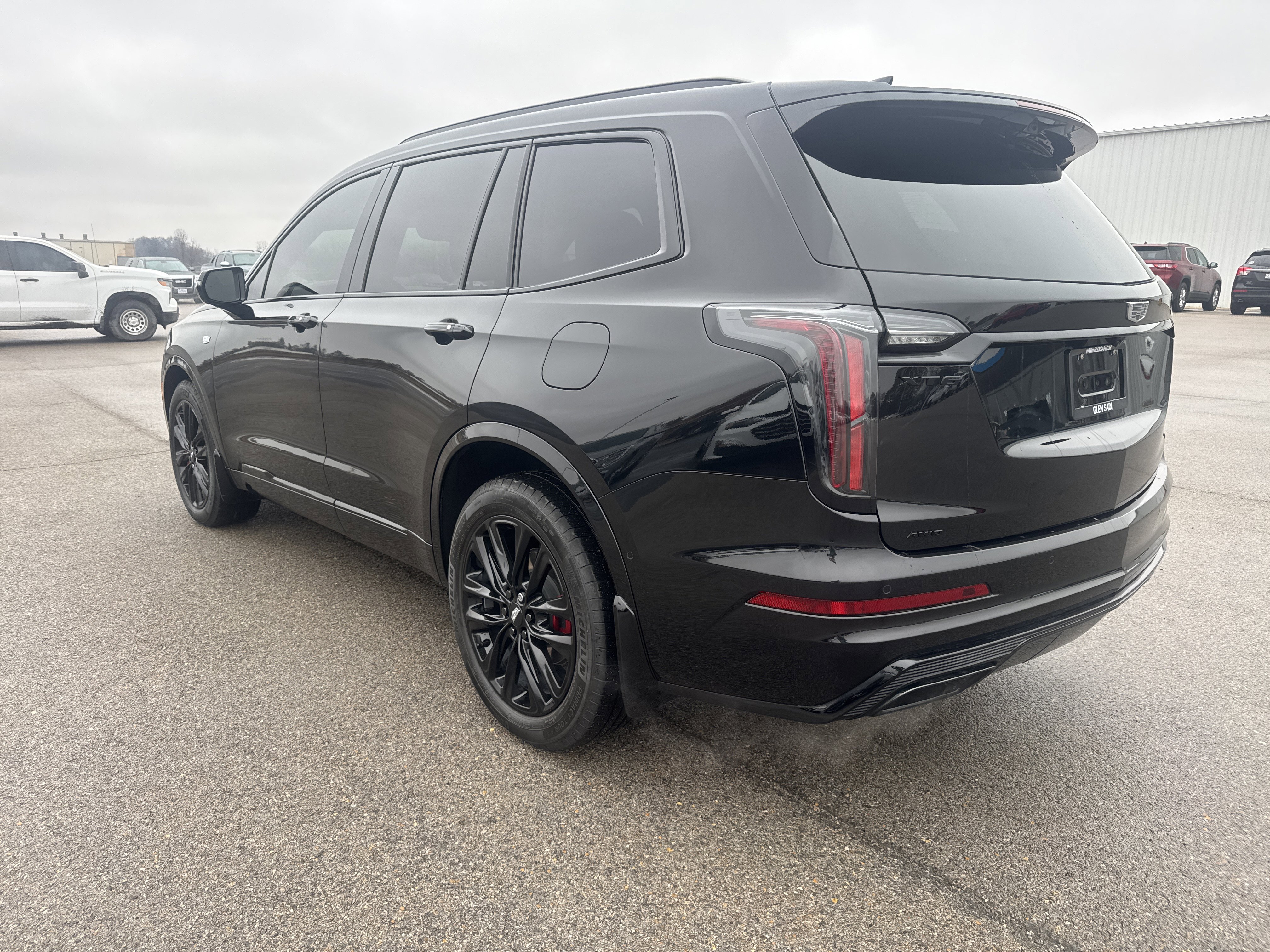 Used 2024 Cadillac XT6 Sport w/ LPO, ONYX Package image 3