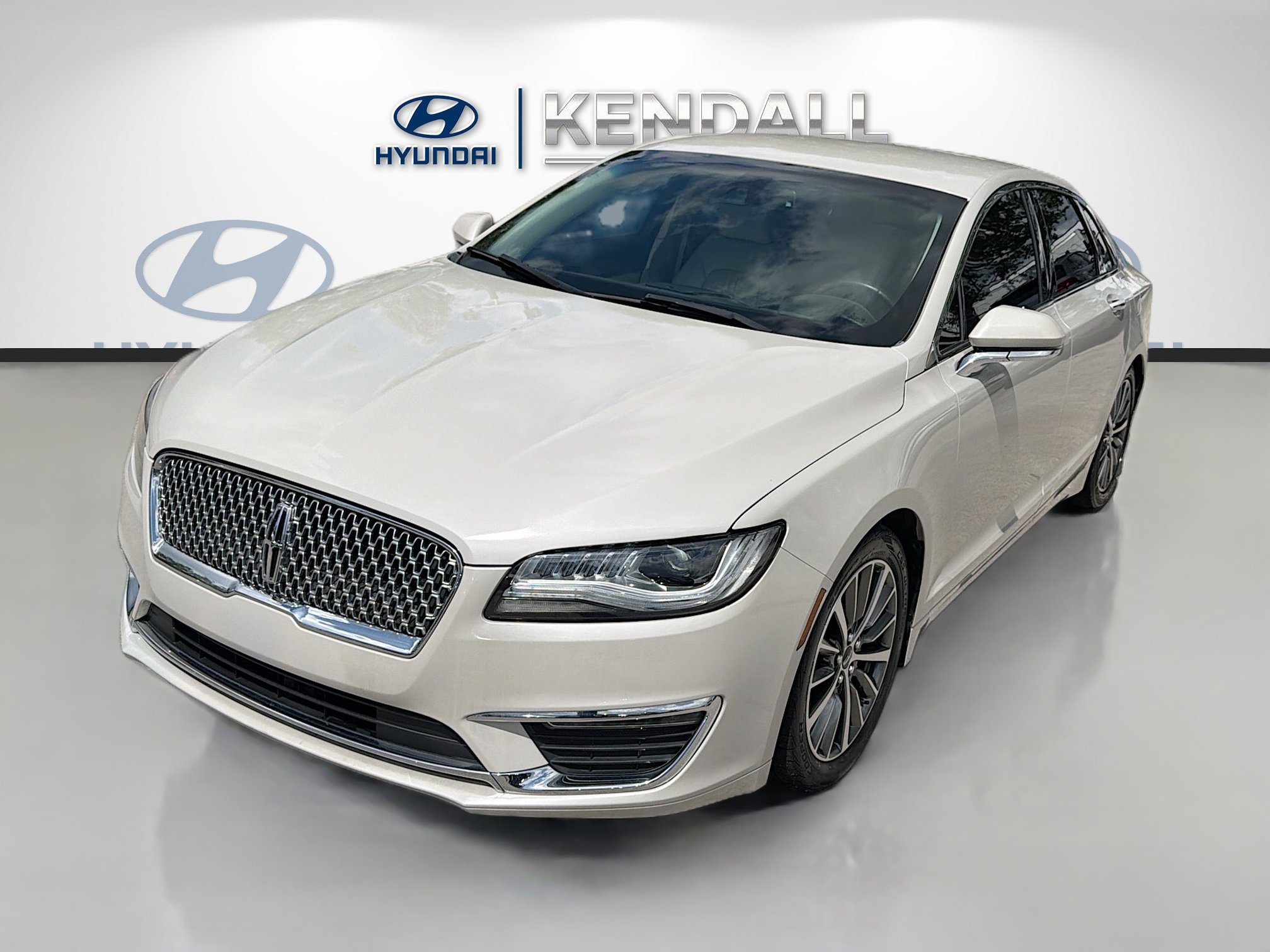 Used 2020 Lincoln MKZ FWD image 3