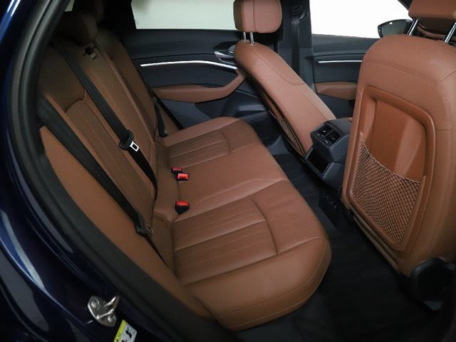 Used 2022 Audi e-tron Premium AWD/4WD image 36