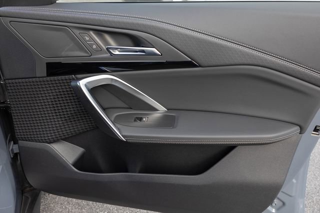 Certified 2025 BMW X2 xDrive28i image 19