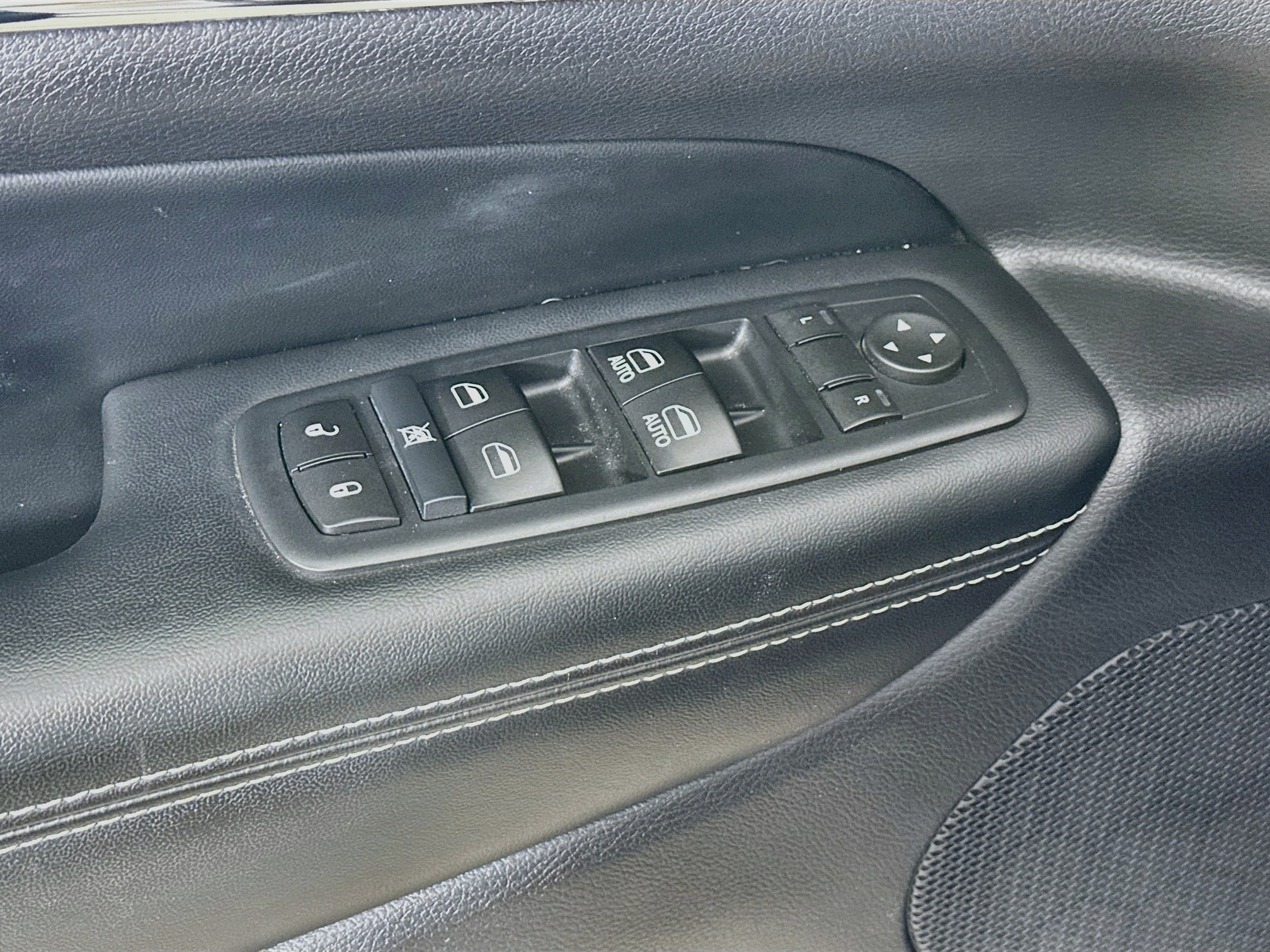 Used 2017 Jeep Grand Cherokee Limited AWD/4WD image 23