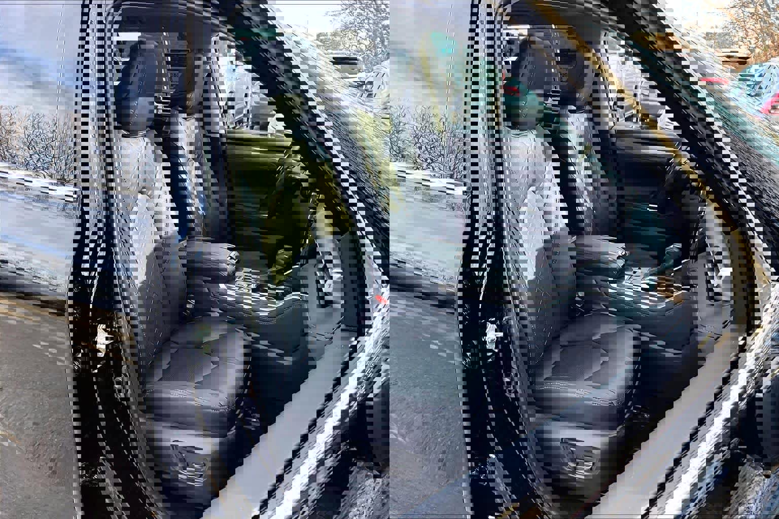 Used 2025 Toyota Highlander Platinum image 8