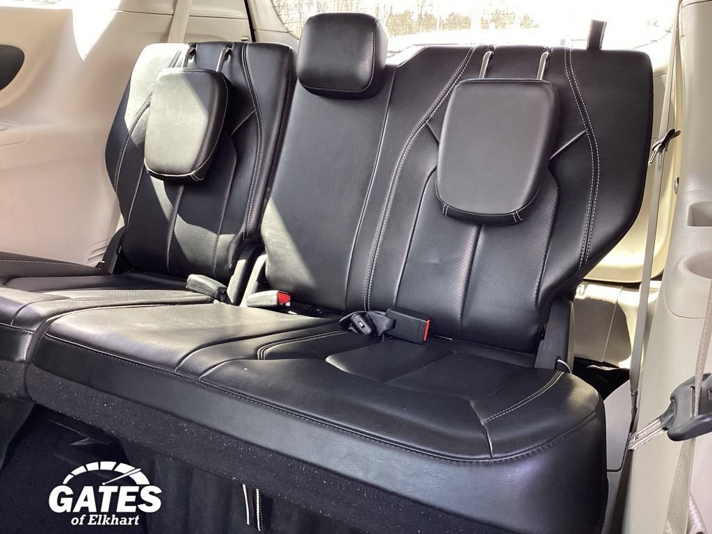 Used 2023 Chrysler Pacifica Touring-L FWD image 16