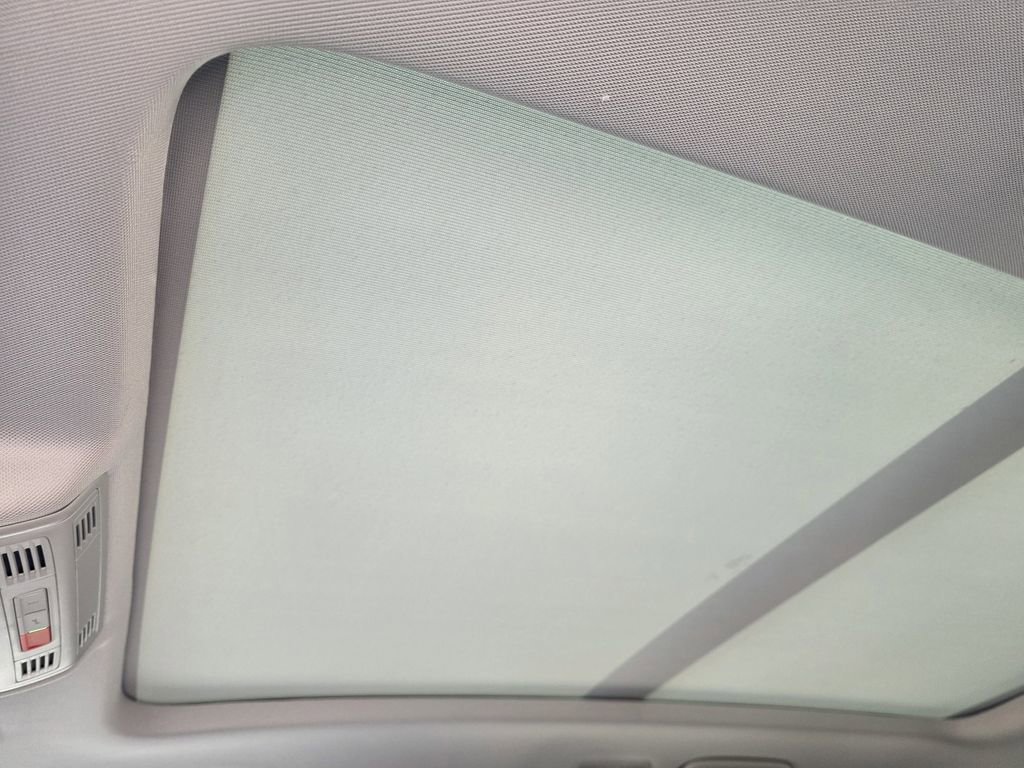 New 2026 Volkswagen Taos SEL image 18