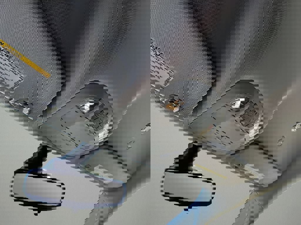 Used 2023 Chrysler Voyager LX image 23