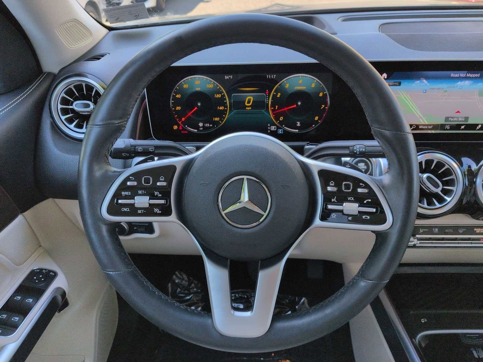 Used 2020 Mercedes-Benz GLB 250 4MATIC image 25
