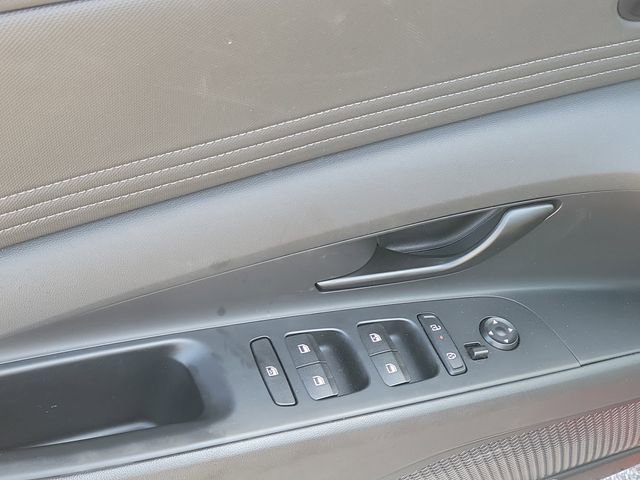 Used 2025 Hyundai Elantra Sport image 21