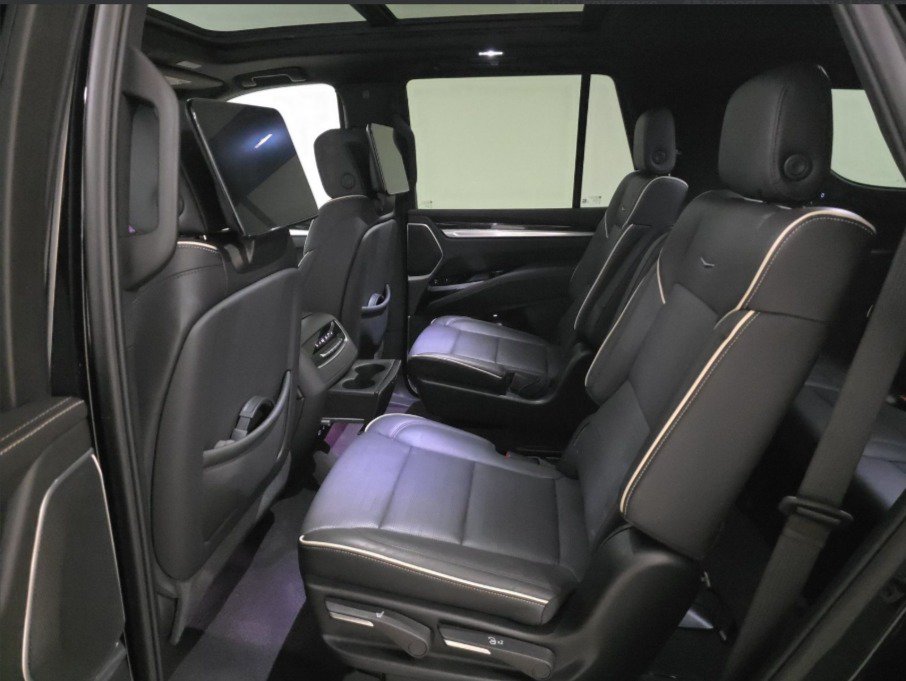 Used 2025 Cadillac Escalade Premium Luxury AWD/4WD image 8