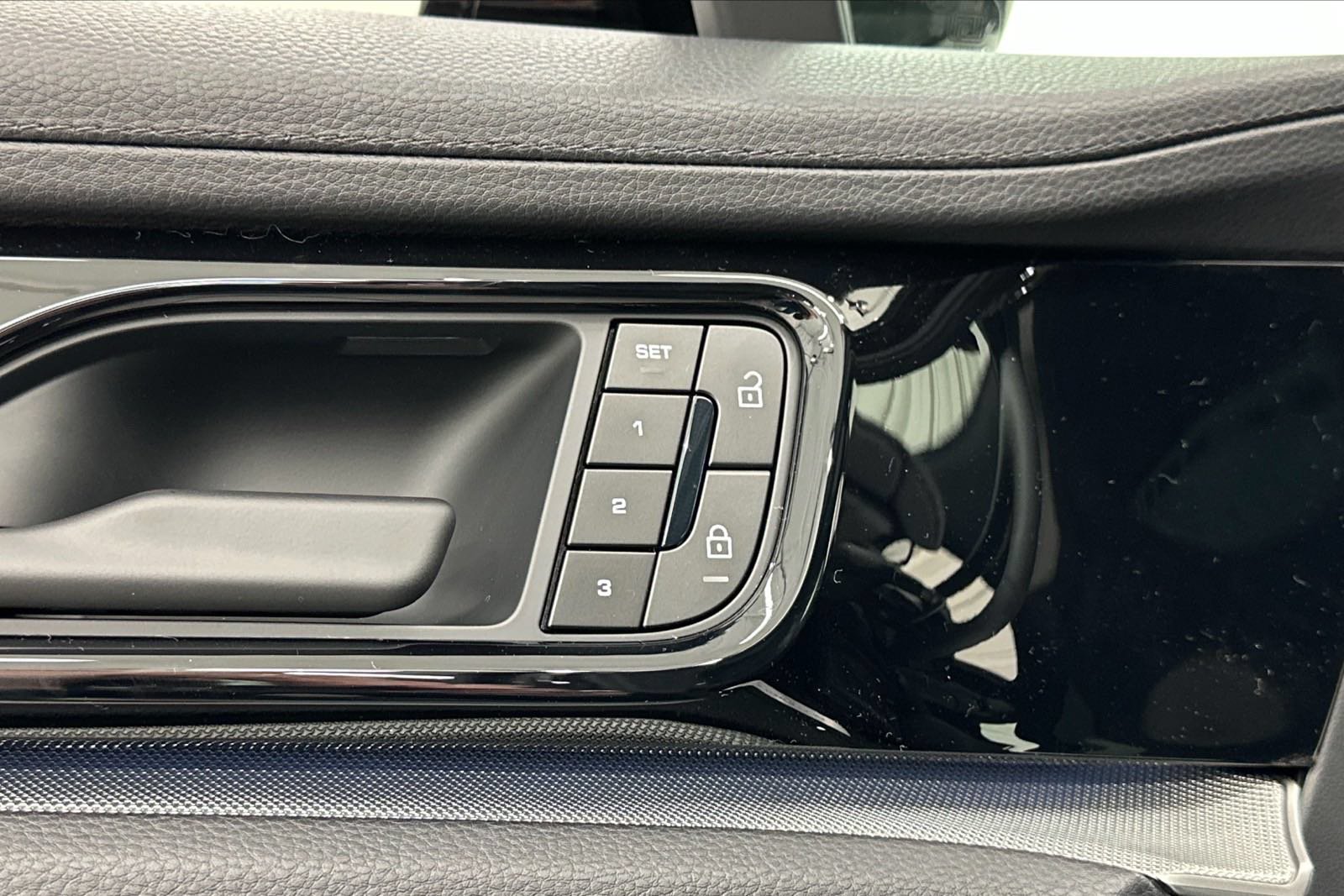 Certified 2025 Porsche Panamera 4 AWD/4WD image 27