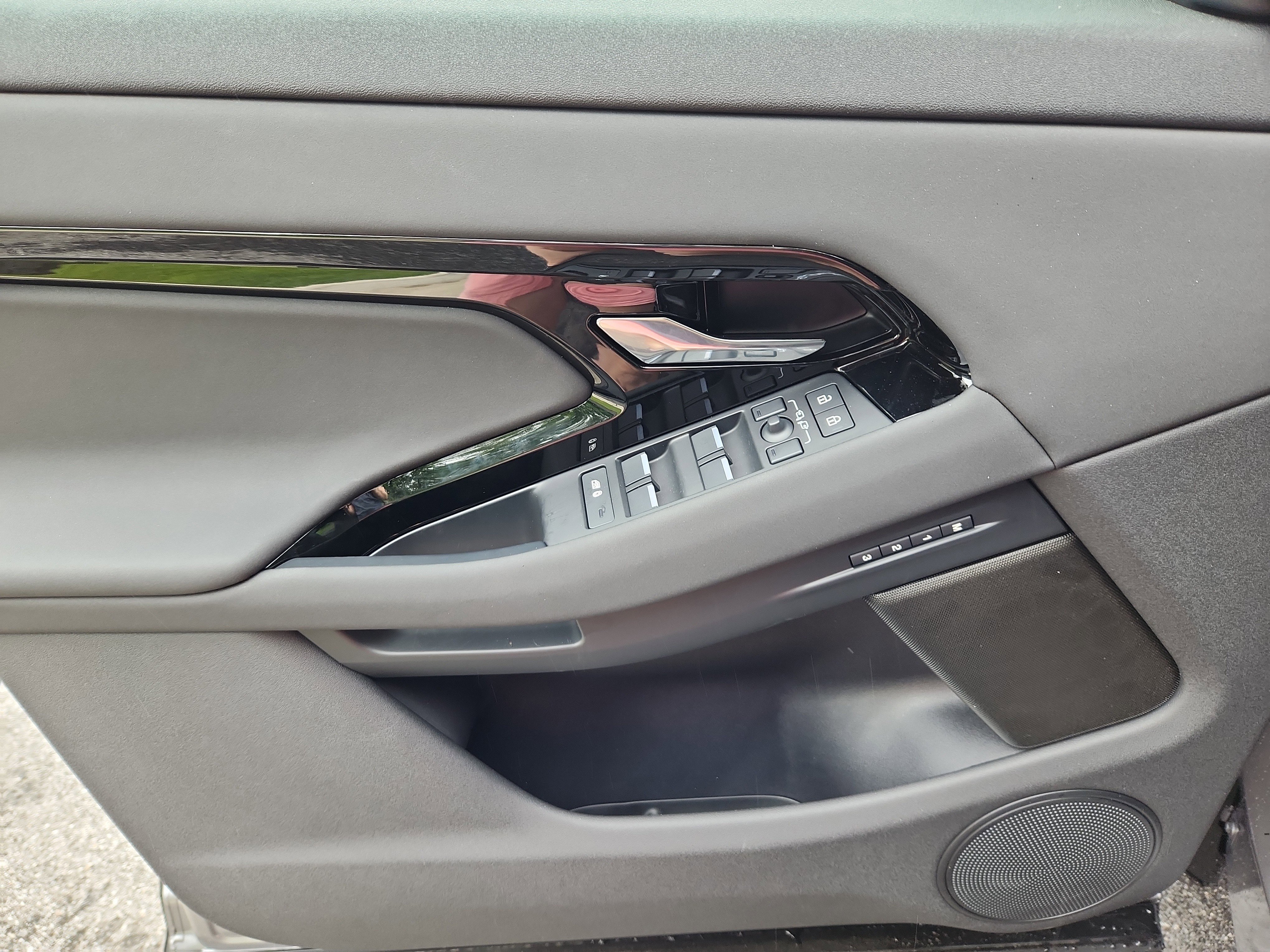 Certified 2026 Land Rover Range Rover Evoque S image 24