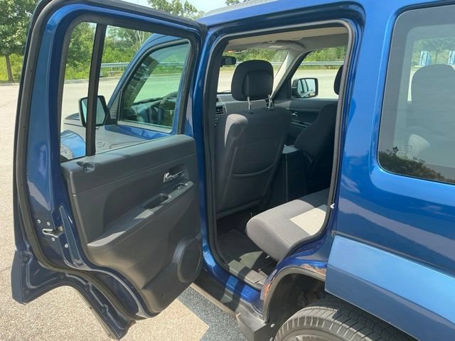 Used 2010 Jeep Liberty Sport AWD/4WD image 15
