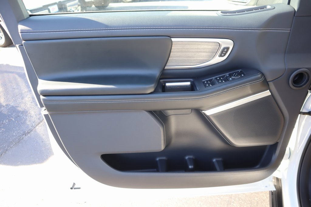 New 2025 Ford Expedition Platinum w/ Driver's Package image 18