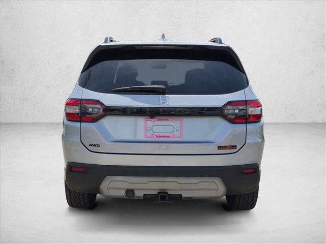 Used 2025 Honda Pilot TrailSport image 6