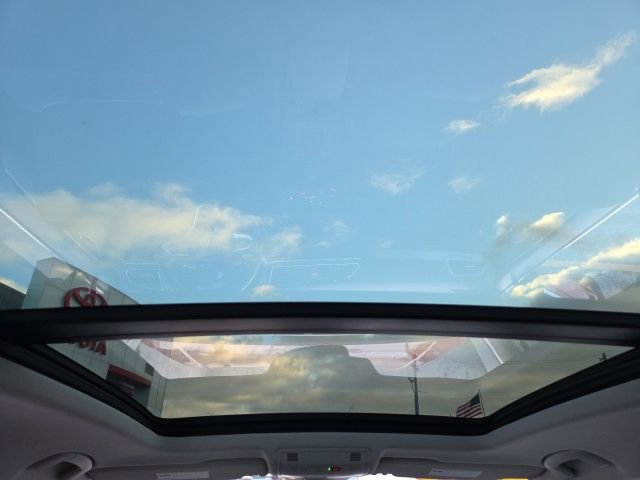 Used 2022 Volkswagen Tiguan SE image 22