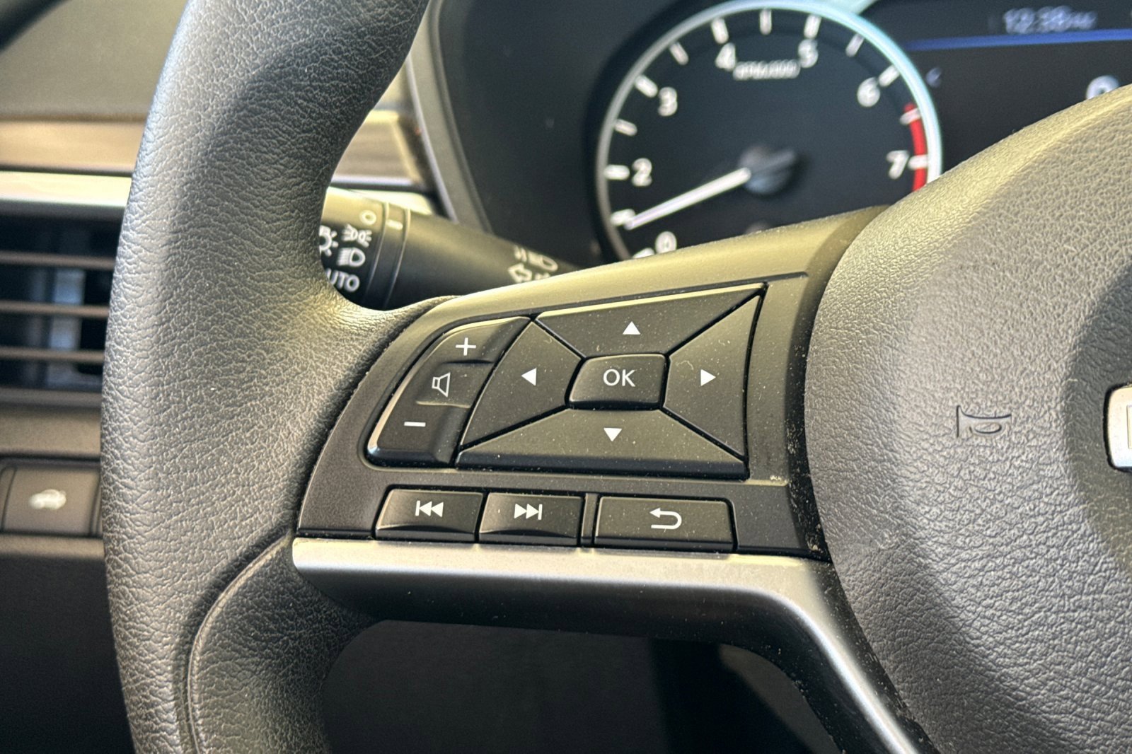 Used 2023 Nissan Altima 2.5 SV image 35