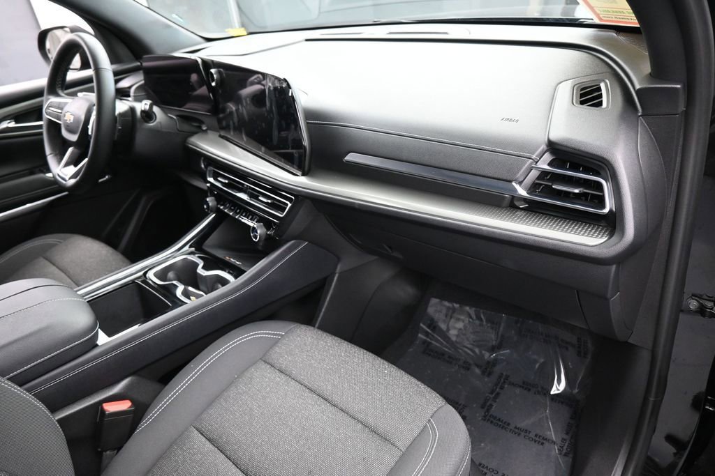 Used 2025 Chevrolet Traverse LT FWD image 45