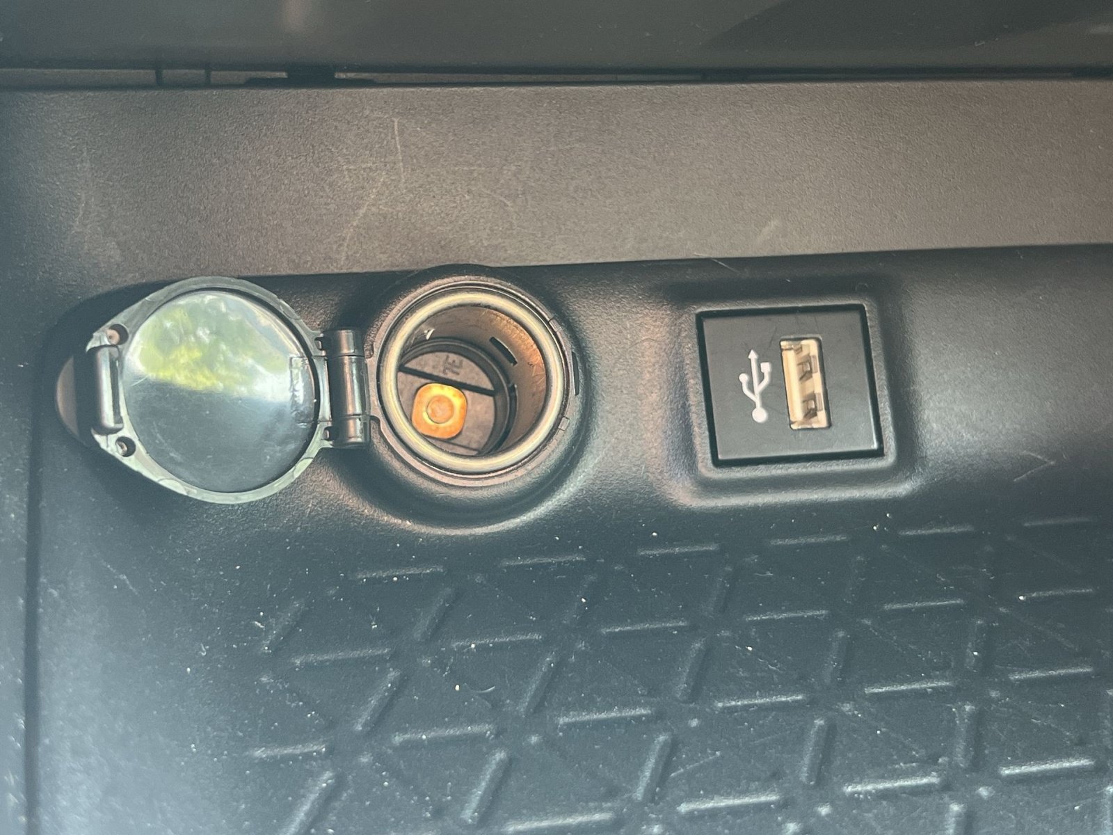 Used 2025 Toyota RAV4 XLE AWD/4WD image 28