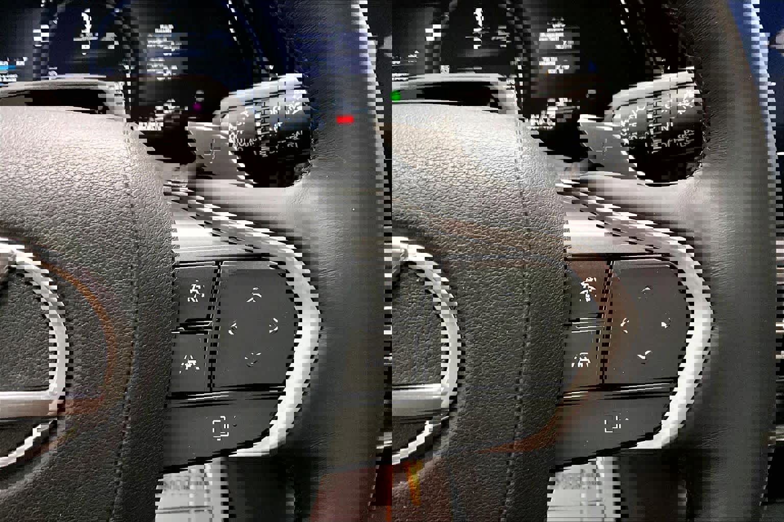 Used 2025 Lexus RX 450h Luxury w/ Convenience Package image 24