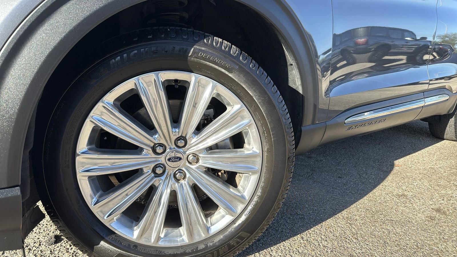 Used 2021 Ford Explorer Limited w/ Hybrid Equipment Group 310A image 9