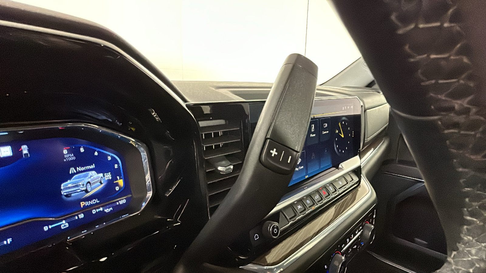 Used 2023 Chevrolet Silverado 1500 LT AWD/4WD image 24