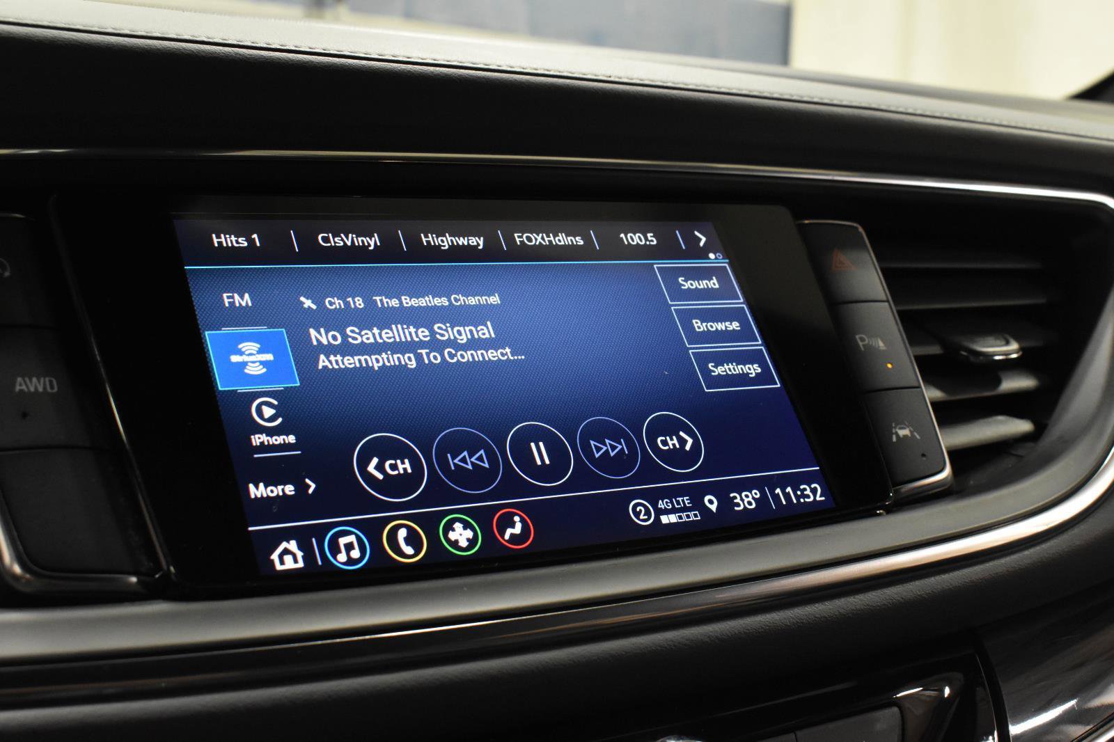 Used 2023 Buick Enclave Essence image 30