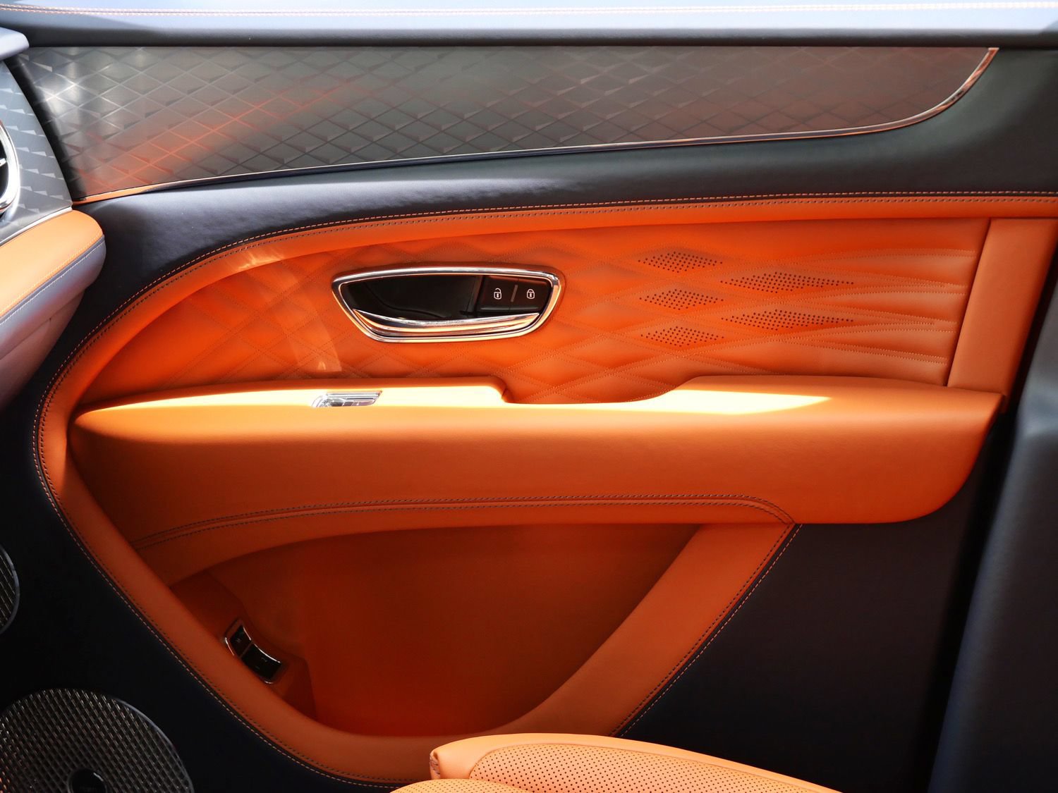 New 2026 Bentley Bentayga Extended Wheelbase AWD/4WD image 16