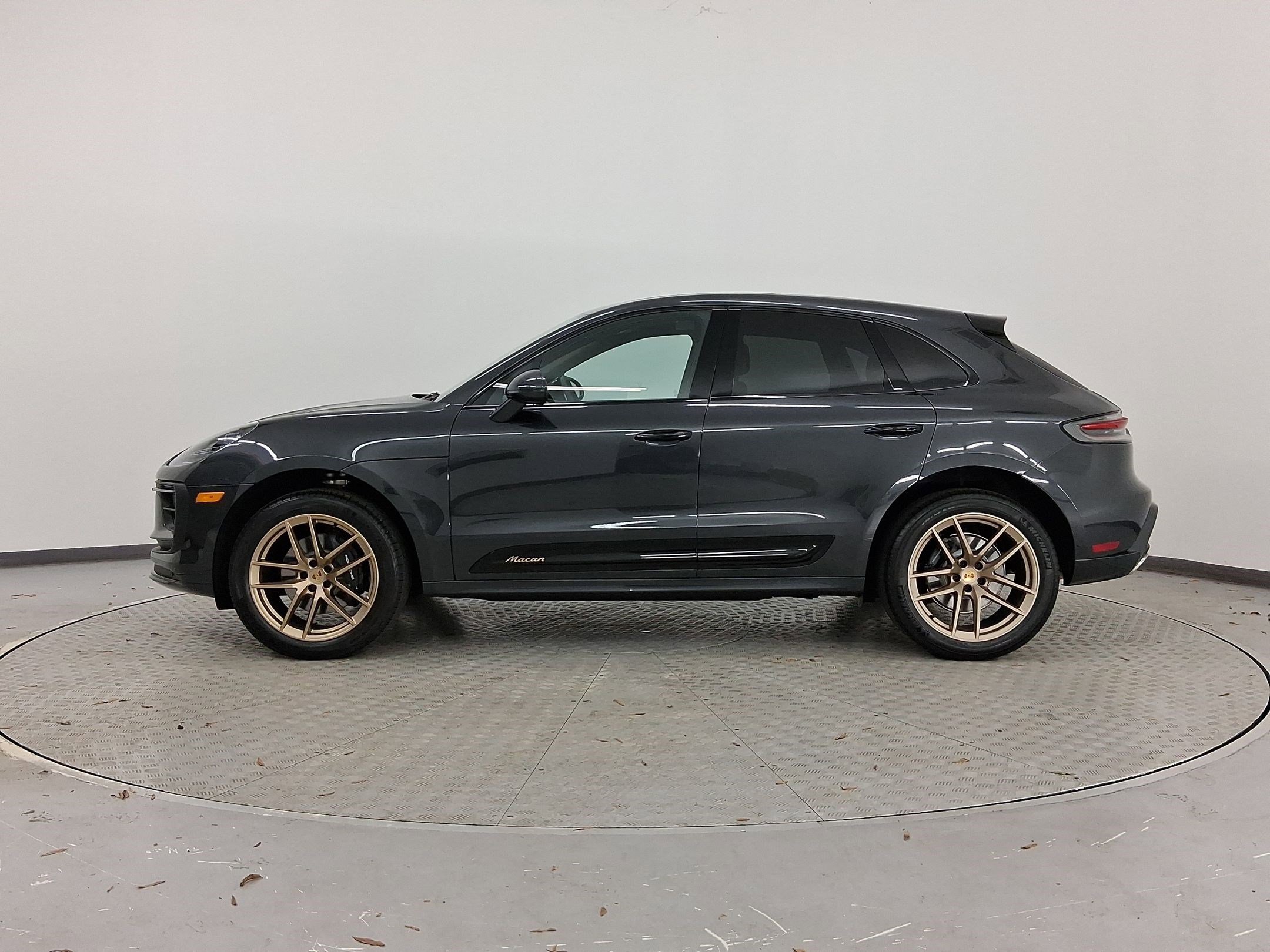 Used 2026 Porsche Macan image 2