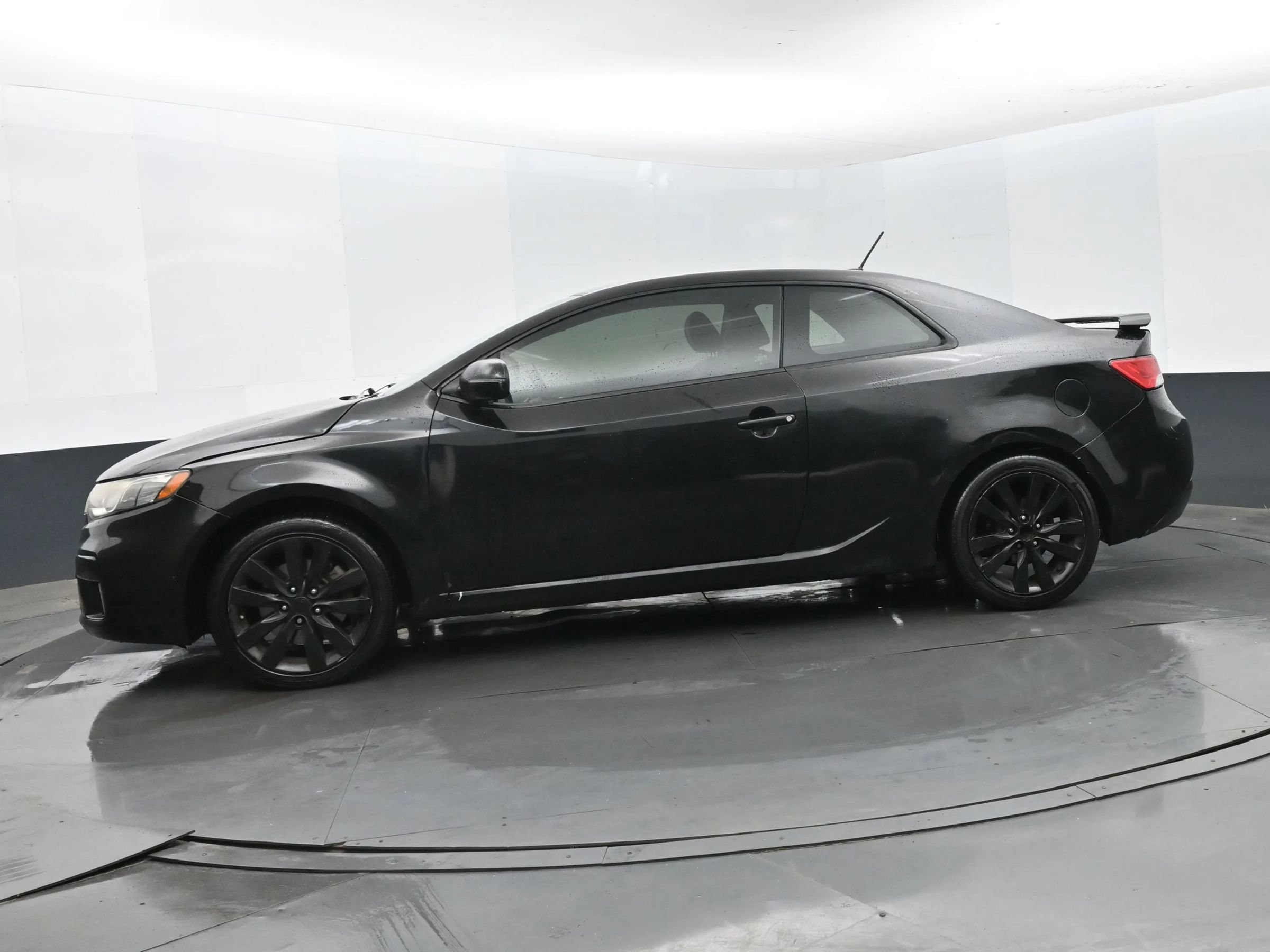 Used 2012 Kia Forte Koup SX w/ Leather Pkg FWD image 5