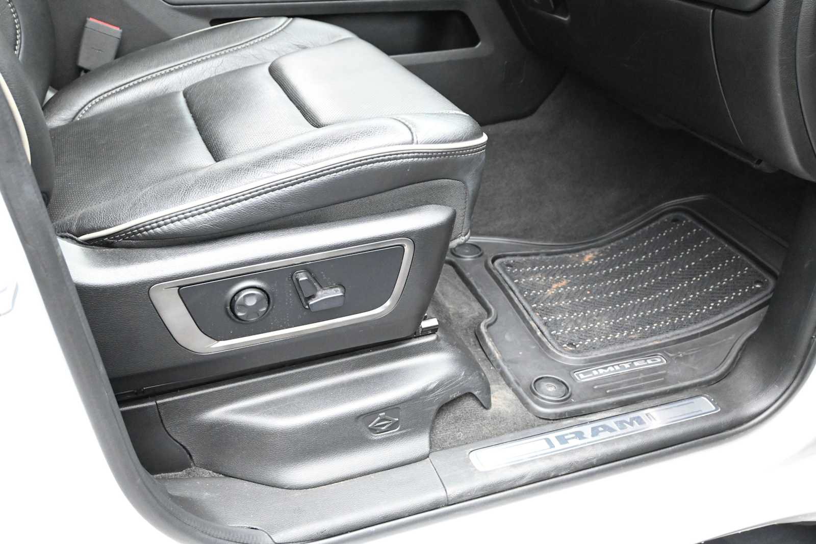 Used 2020 RAM 1500 Limited AWD/4WD image 31