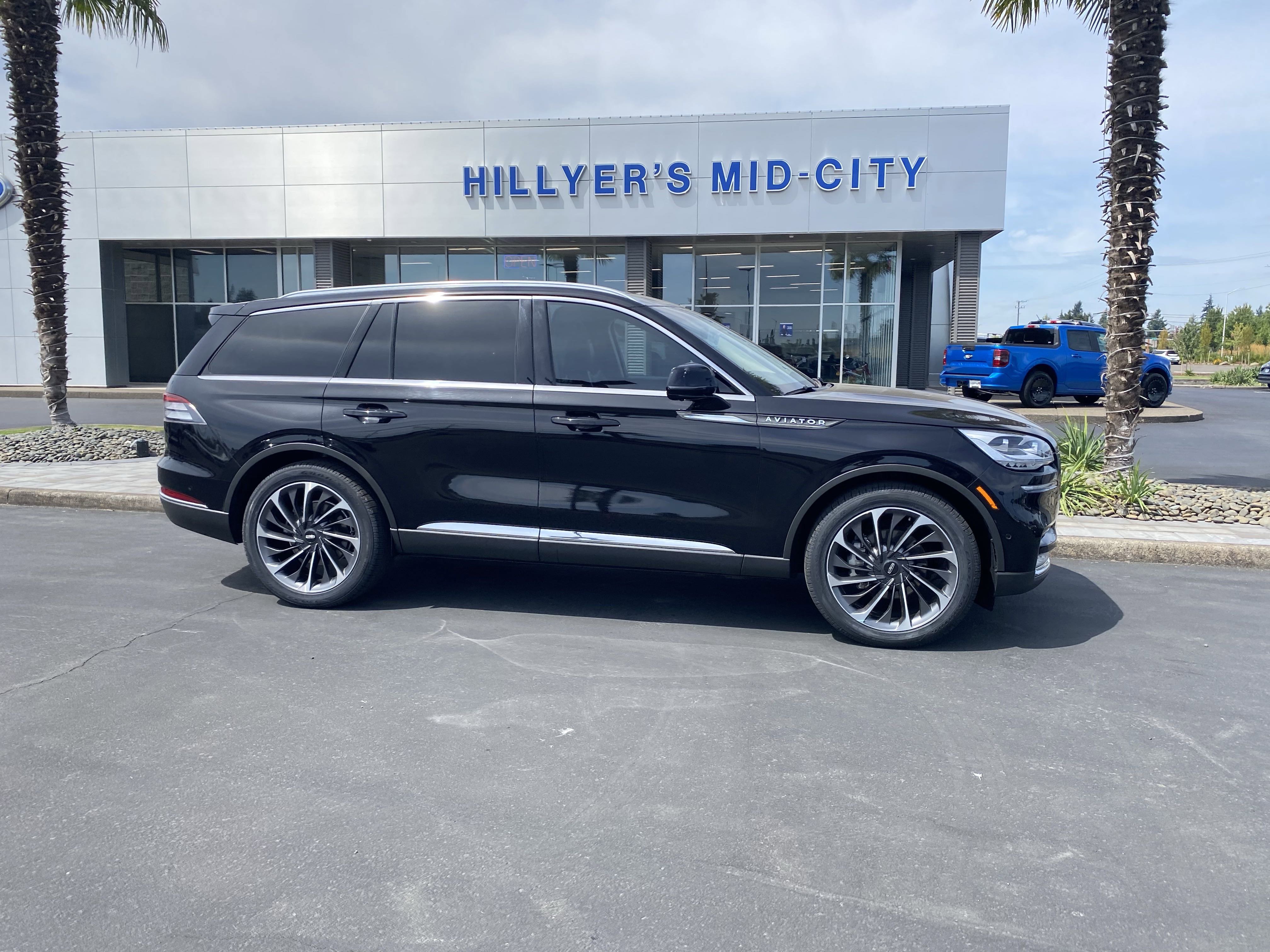 Used 2020 Lincoln Aviator Reserve w/ Equipment Group 202A image 2