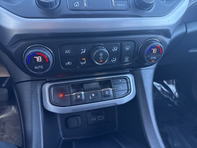 Used 2023 GMC Acadia SLT w/ Elevation Edition image 19