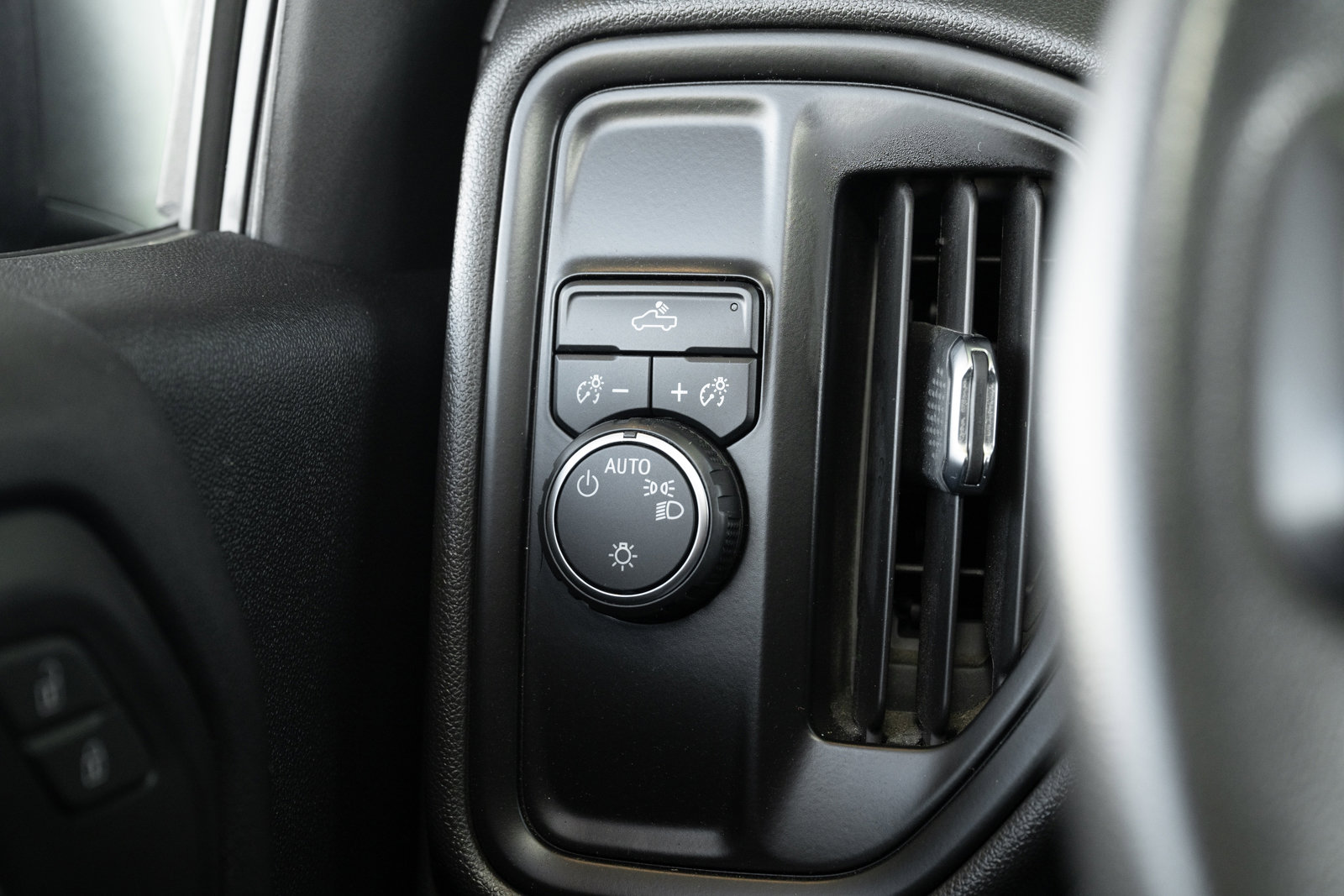 Used 2022 Chevrolet Silverado 1500 Custom image 28