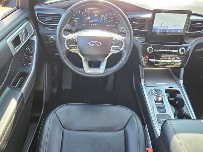 Used 2023 Ford Explorer Limited w/ Equipment Group 301A image 8