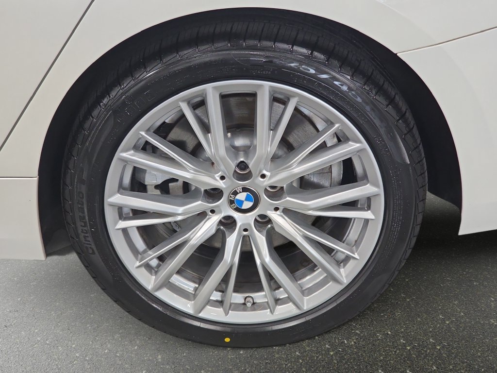 Certified 2023 BMW 330i Sedan w/ Driving Assistance Package RWD image 25