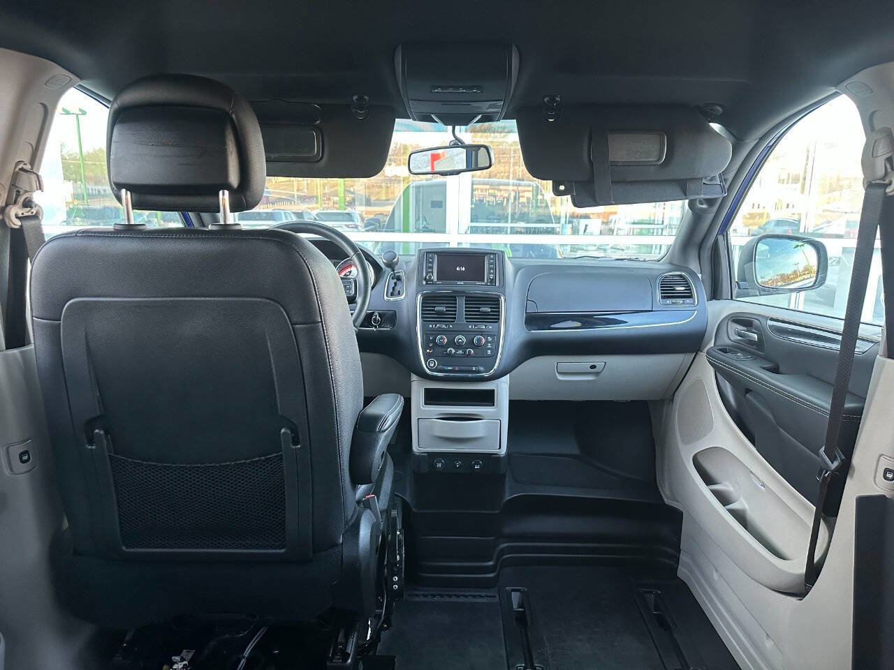 Used 2018 Dodge Grand Caravan SXT image 27