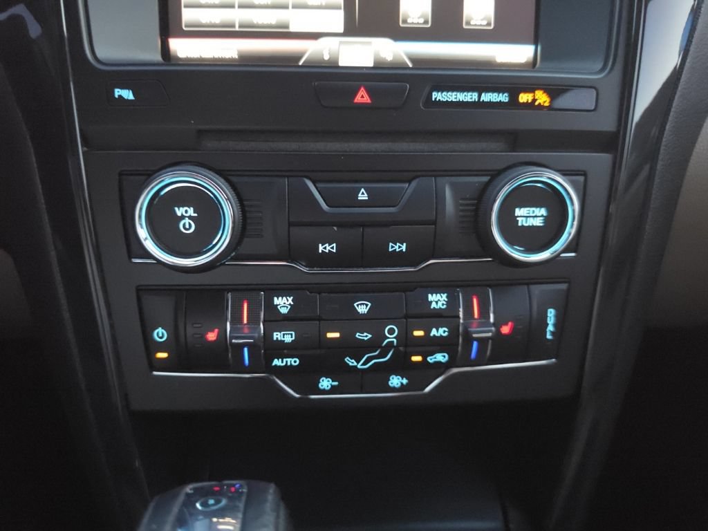 Used 2016 Ford Explorer XLT w/ Equipment Group 202A AWD/4WD image 33